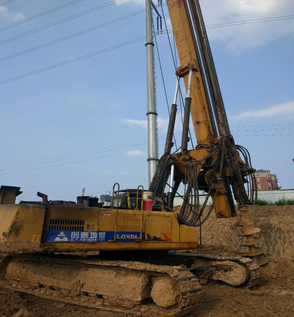 福田雷沃FR618-C 旋挖鉆機